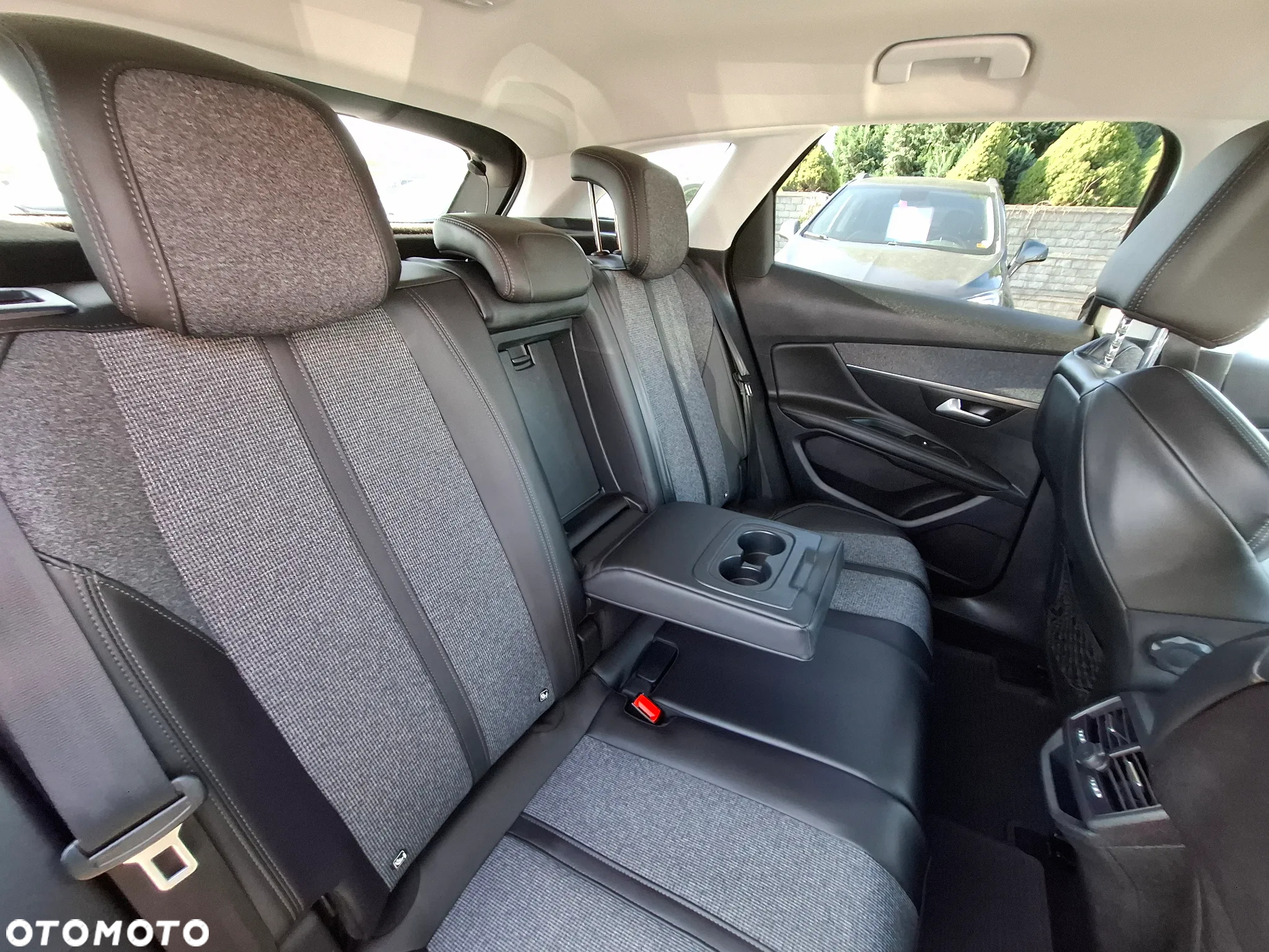 Peugeot 3008 1.5 BlueHDi Allure S&S EAT8 - 16