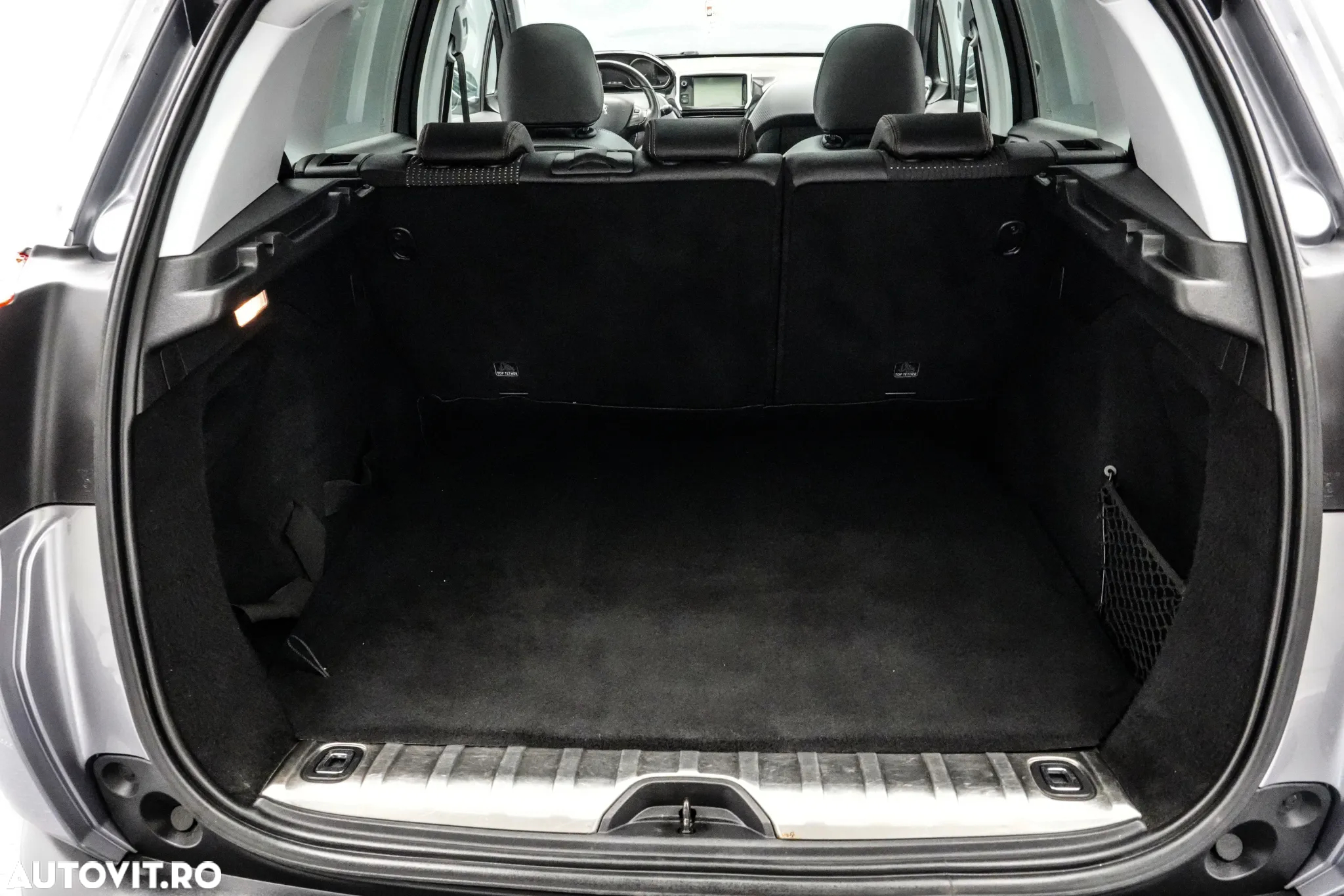 Peugeot 2008 1.2 L PureTech Active - 28