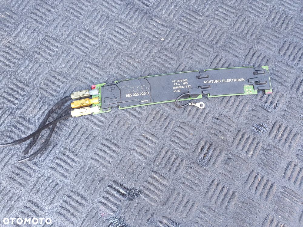 WZMACNIACZ ANTENOWY AUDI A4 B6 SEDAN 8E5035225D - 1