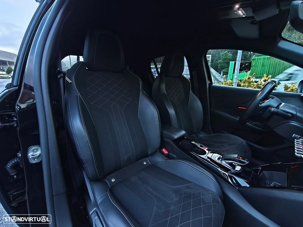 Peugeot e-208 GT - 12