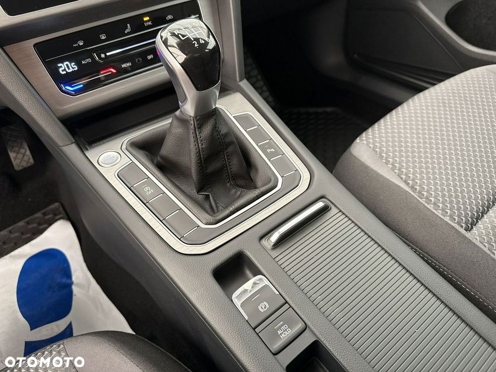 Volkswagen Passat - 17