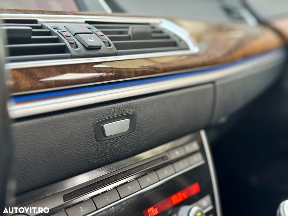 BMW Seria 5 530d Aut. - 12