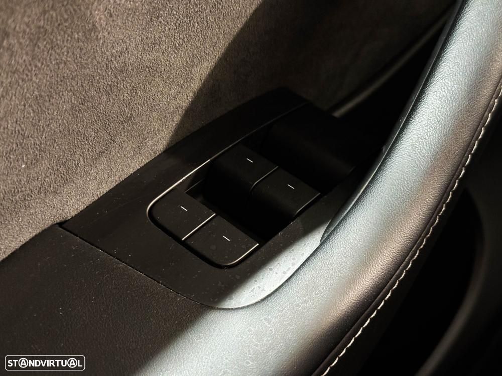 Tesla Model Y Long Range Dual Motor AWD - 46