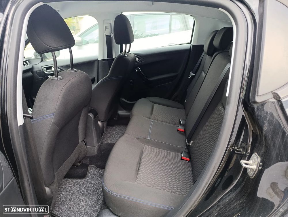 Peugeot 208 - 6