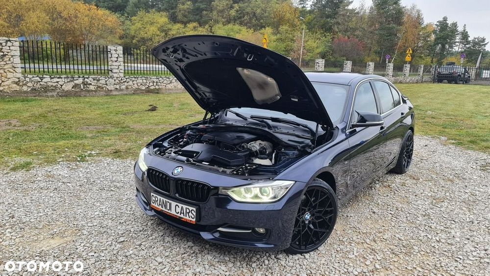 BMW Seria 3 320i Efficient Dynamics Edition Sport Line - 30