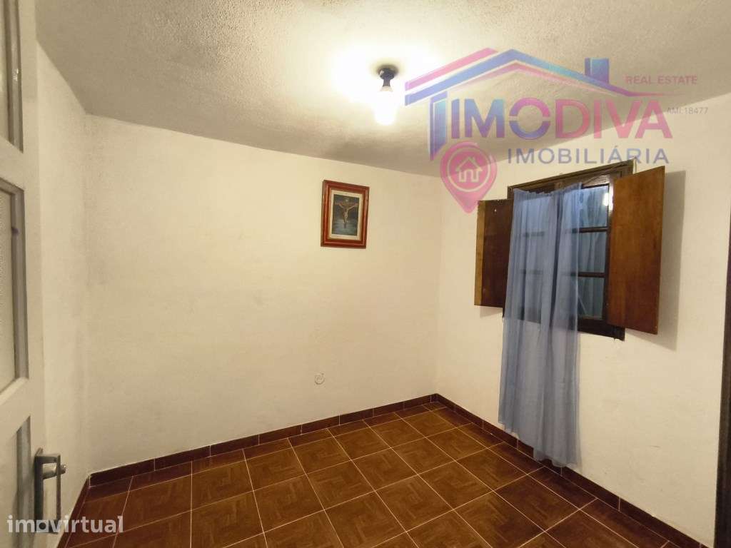 Moradia Geminada T3 com Terreno, Poço de Água e Vistas para a Serra... - Grande imagem: 5/28