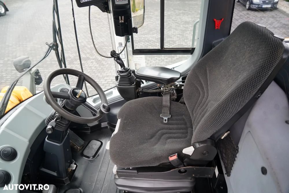 JCB L 576 XPower / ÎNCĂRCĂTOR FRONTAL TELESCOPIC / CAPACITATE CUPA 4,7 M³ - 26