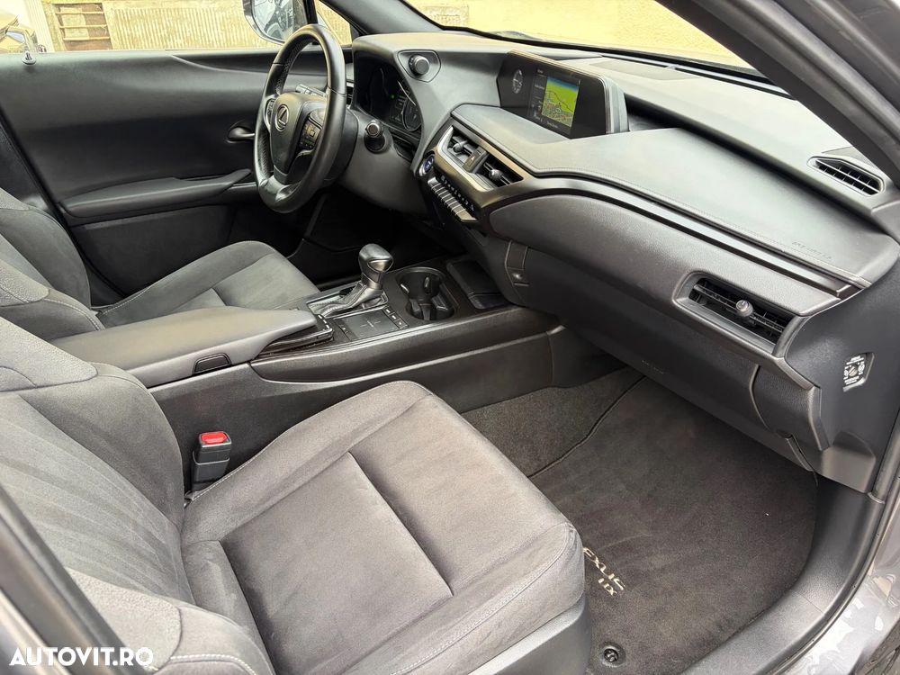 Lexus UX 250h Business Edition - 21