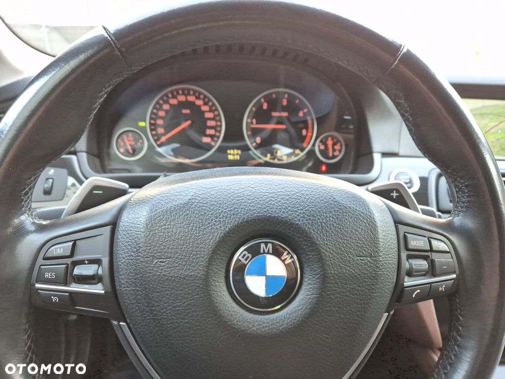 BMW Seria 5 520d Luxury Line - 12