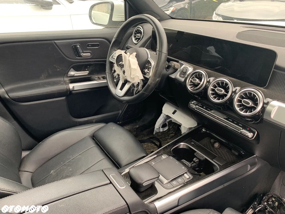 Mercedes-Benz GLB 250 4-Matic 8G-DCT - 11