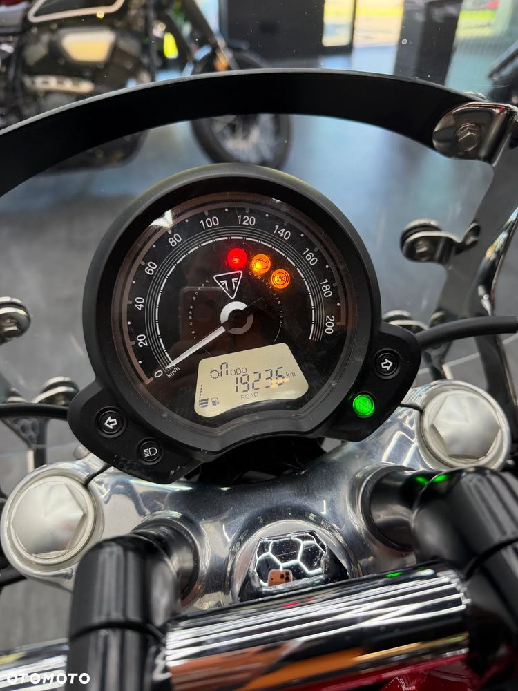 Triumph Bonneville - 19