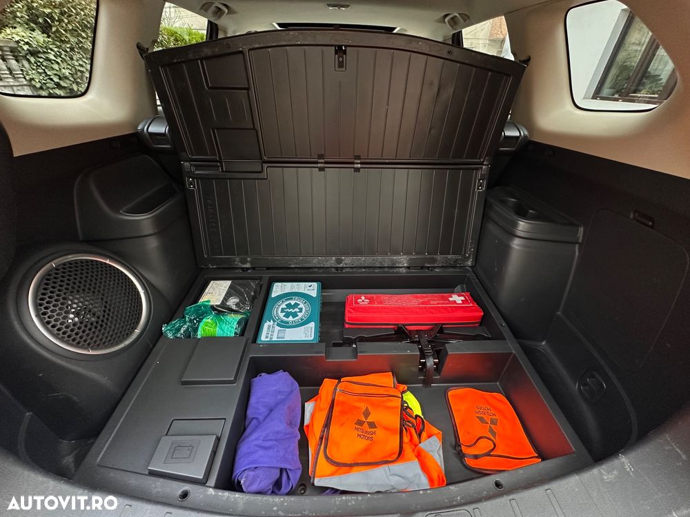 Mitsubishi Outlander - 16