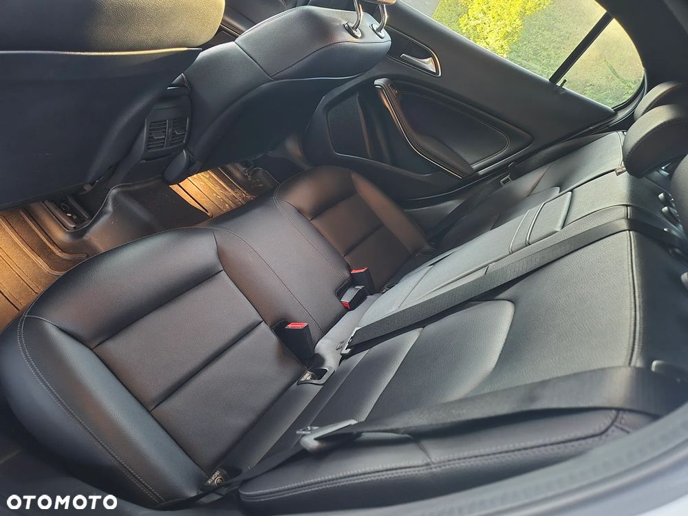 Mercedes-Benz GLA 250 4-Matic - 12