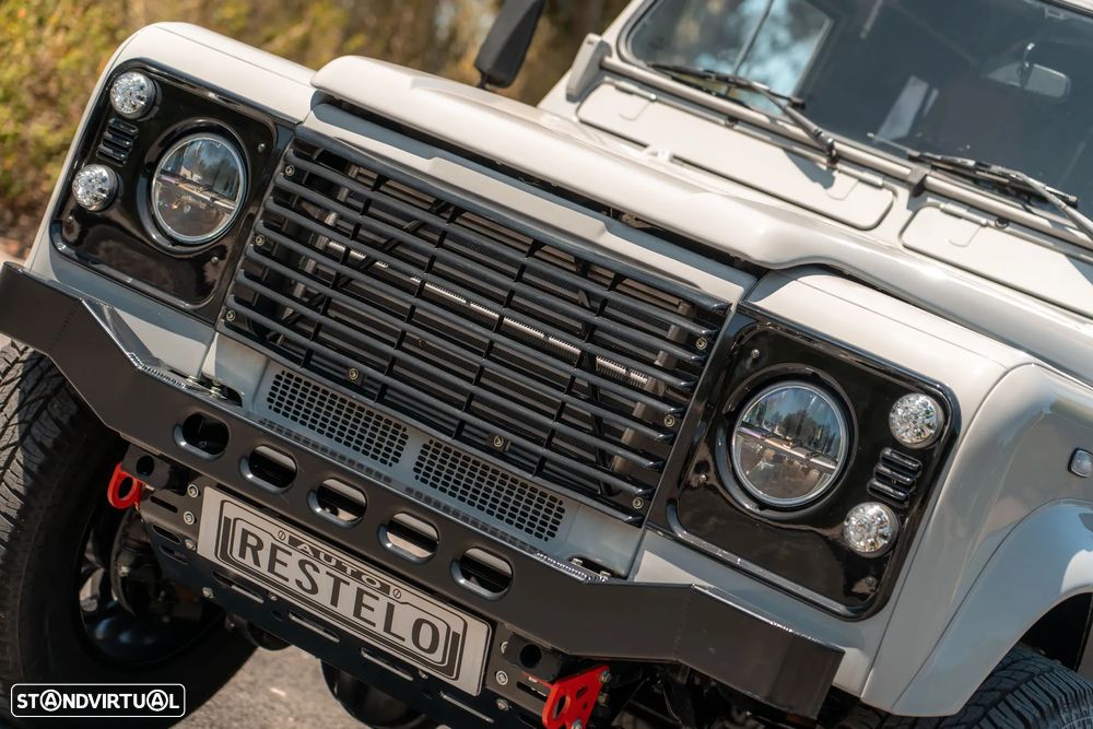 Land Rover Defender - 44