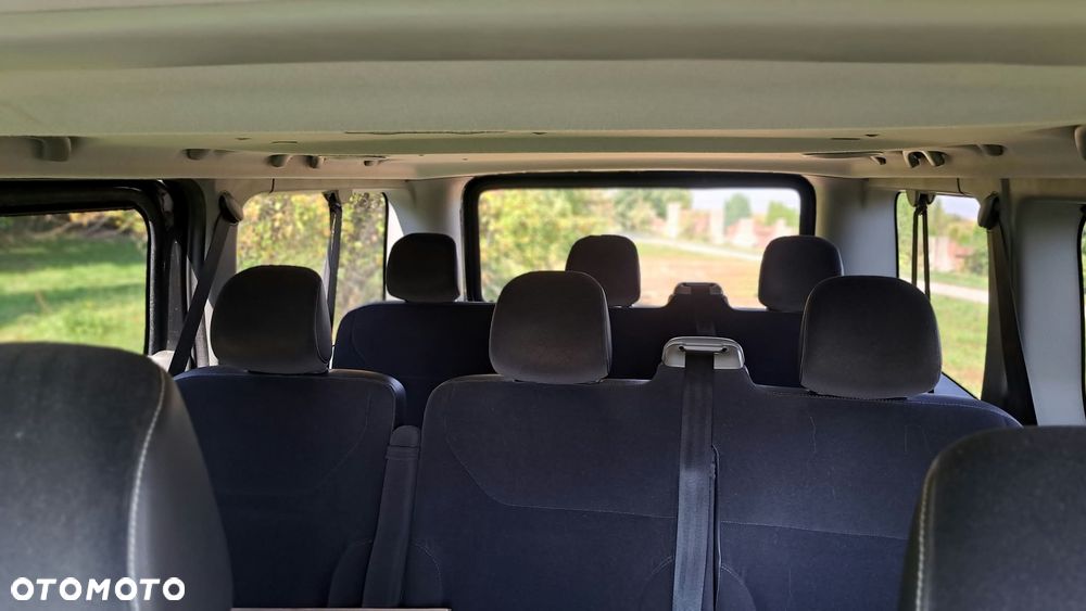 Renault Trafic Grand Passenger Black Edition - 16