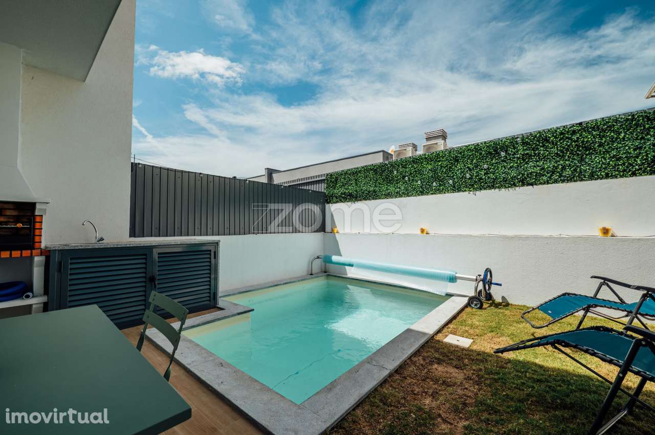 Moradia T3 Moderna com Piscina e Garagem em Fernão Ferro - Grande imagem: 3/50