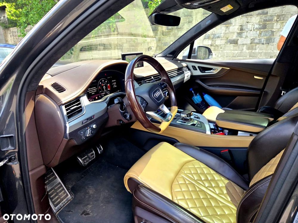 Audi SQ7 - 7