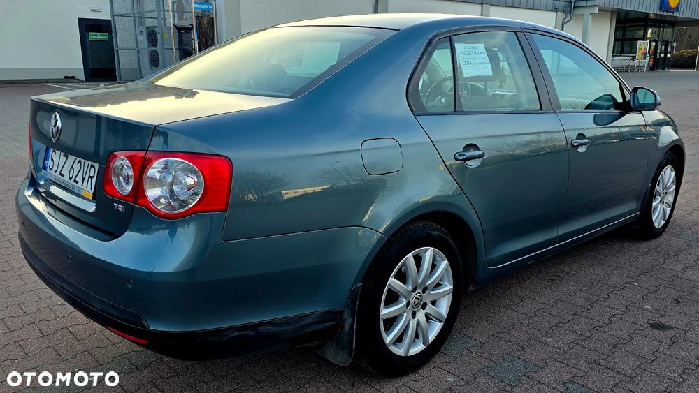 Volkswagen Jetta - 4