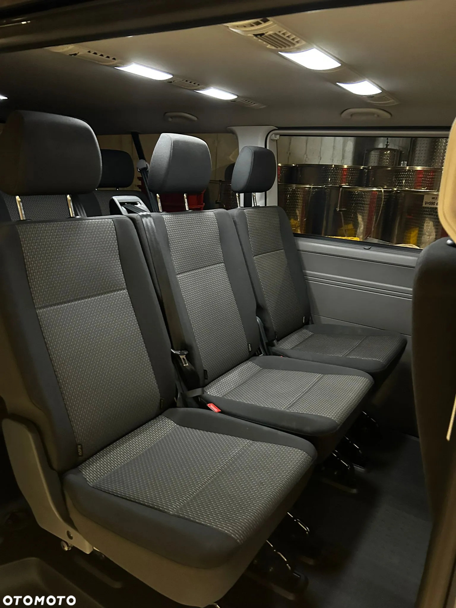 Volkswagen Caravelle - 18