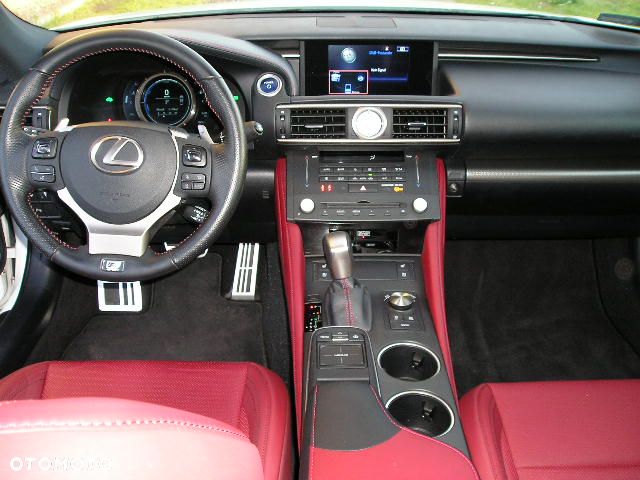 Lexus RC 300h F Sport - 10