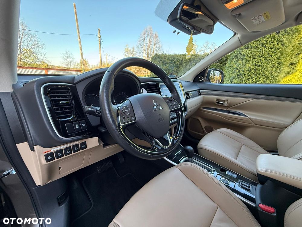 Mitsubishi Outlander 2.0 Intense Comfort 4WD CVT - 11