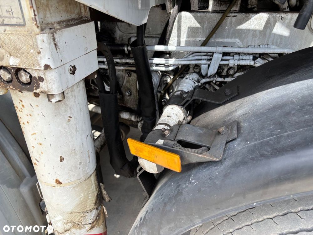 Versalift Actros 4141 8X4 + Putzmaister M24 - 39