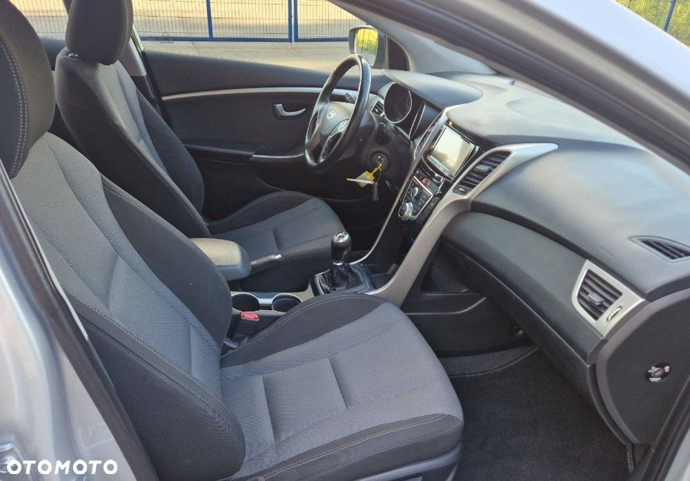 Hyundai i30 blue Kombi 1.6 GDi YES Silver - 27
