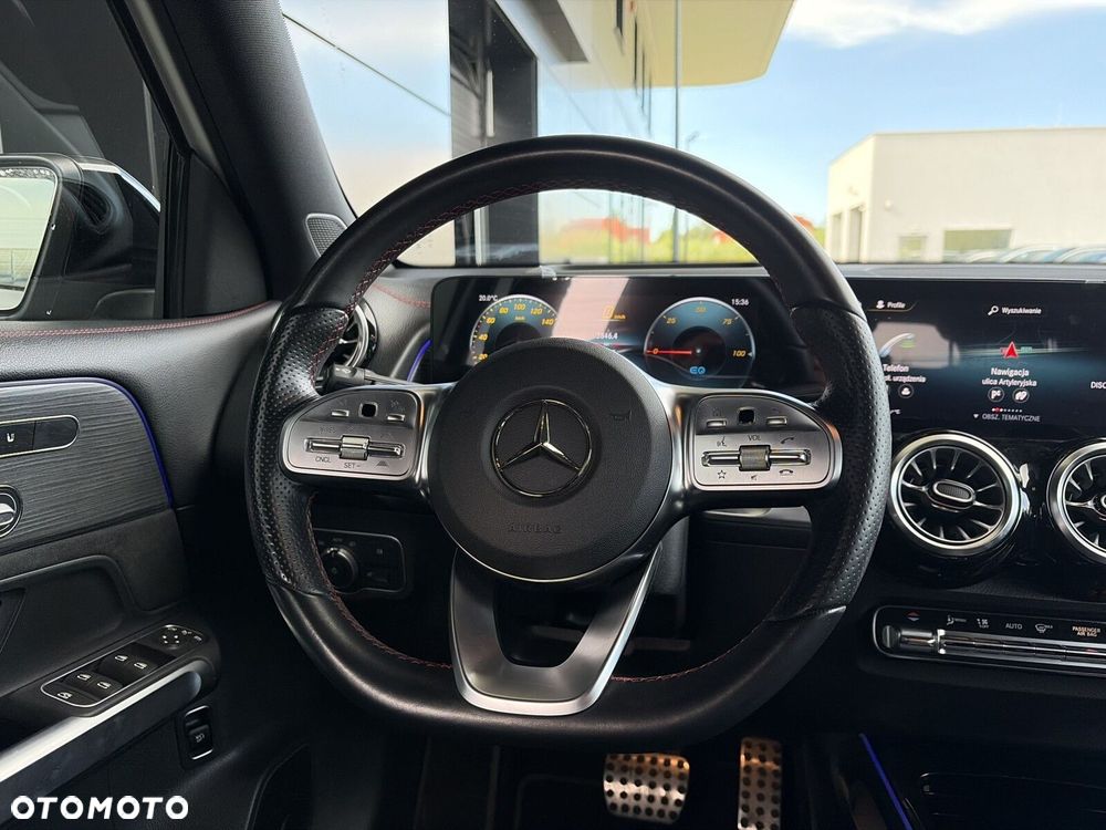 Mercedes-Benz EQB - 10