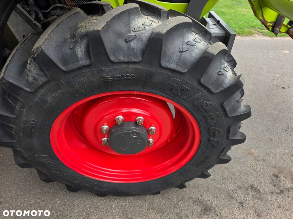 Claas Arion 410 - 12