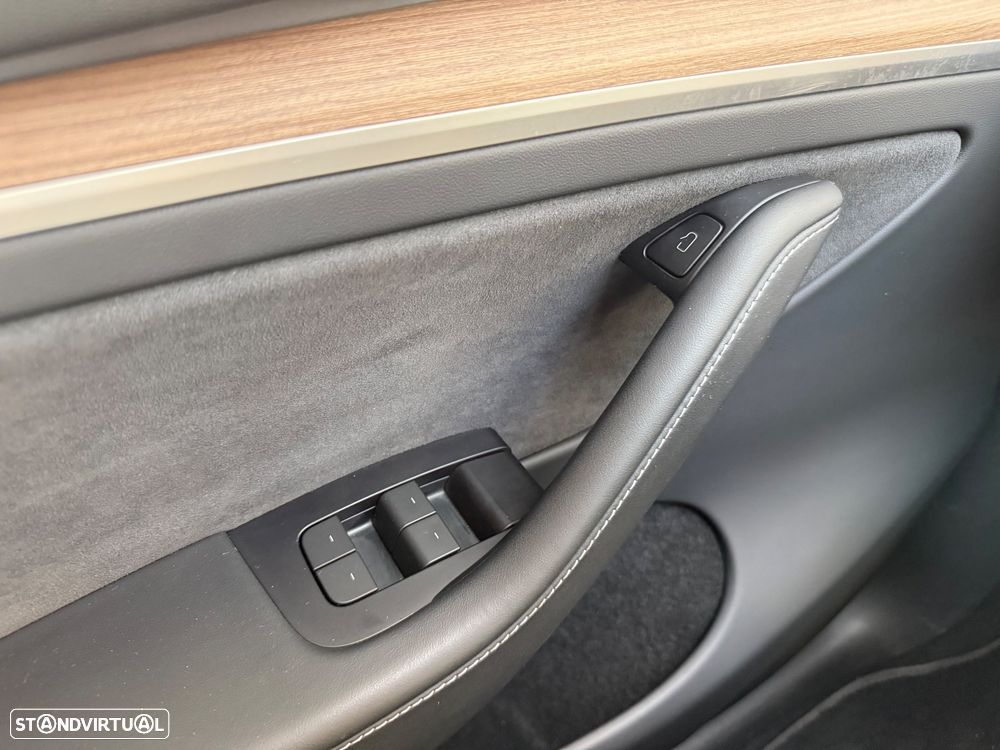 Tesla Model Y Long Range Dual Motor AWD - 25