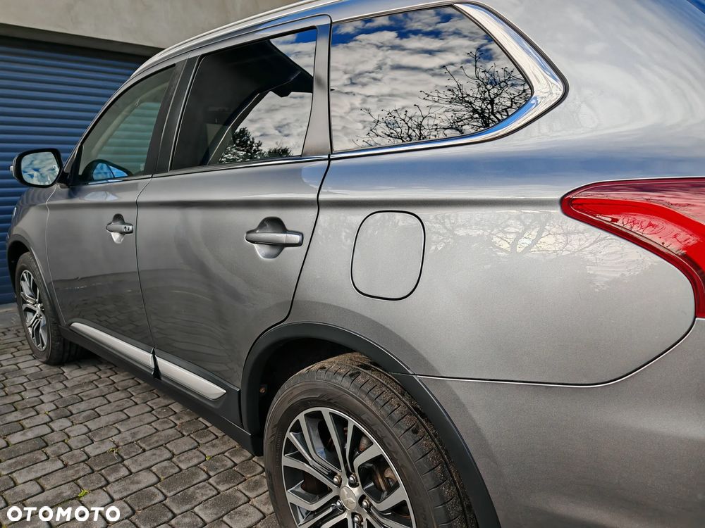 Mitsubishi Outlander 2.0 Instyle + 4WD CVT - 19