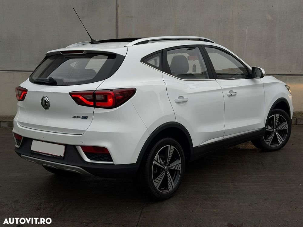 MG ZS EV Luxury - 24