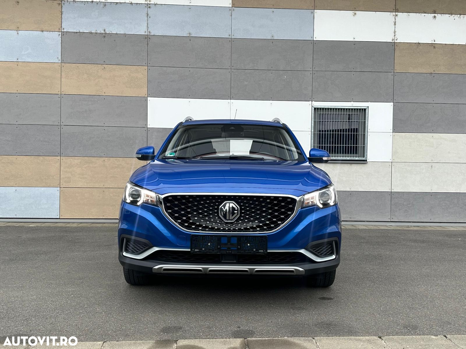 MG ZS EV Luxury - 2