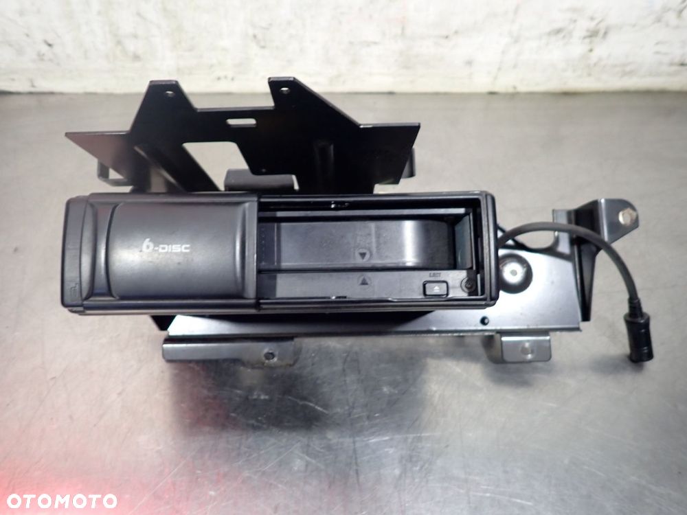 ZMIENIARKA CD AUDI A8 D2 2.5 - 3