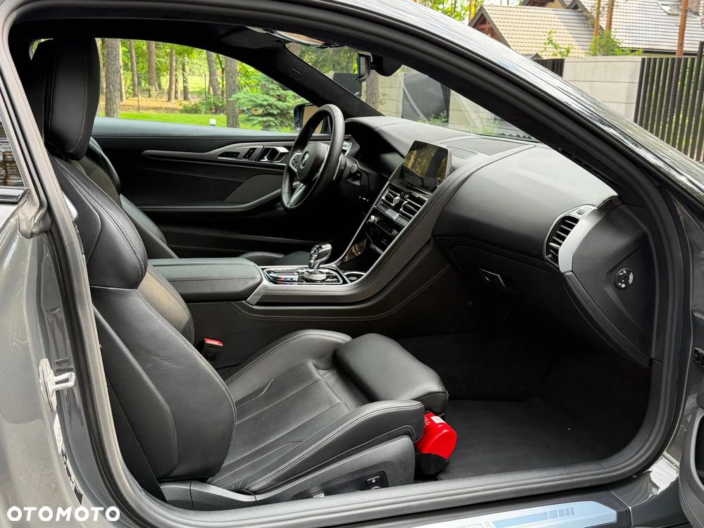 BMW Seria 8 M850i xDrive - 26