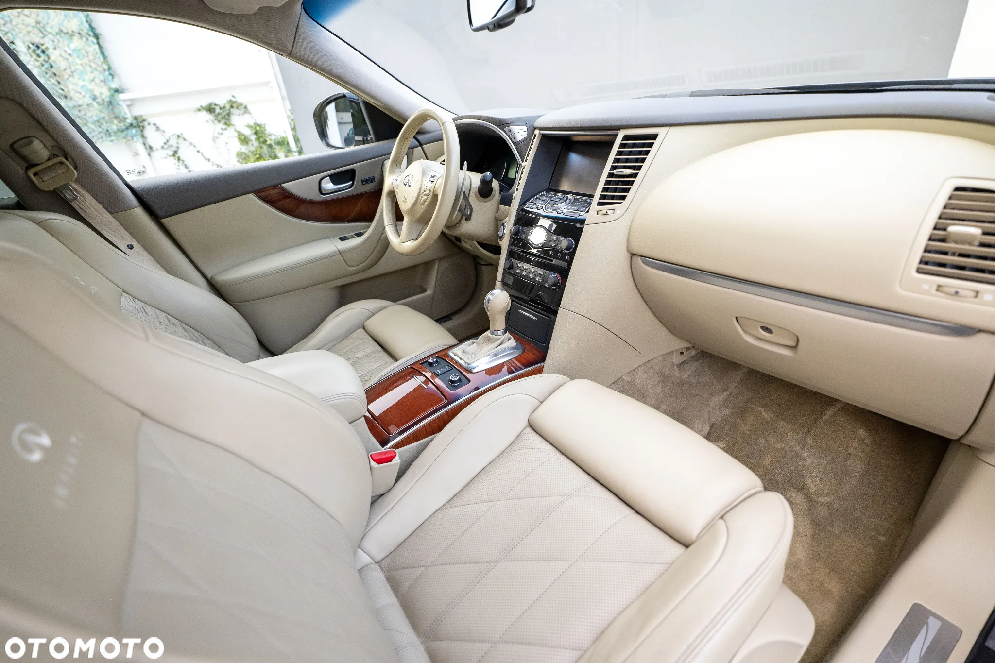 Infiniti QX70 - 4