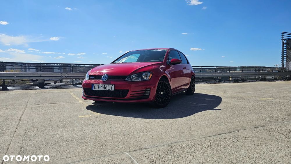 Volkswagen Golf - 1