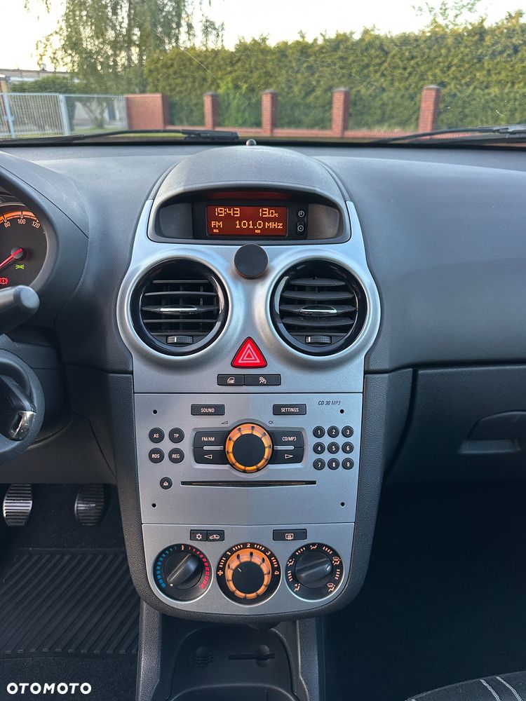 Opel Corsa 1.0 12V Cosmo - 28