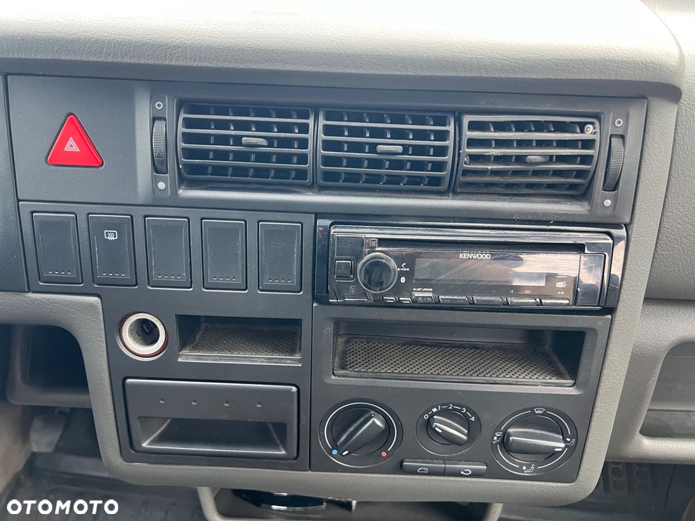 Volkswagen Multivan - 22
