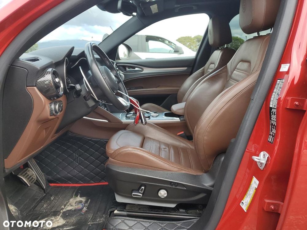 Alfa Romeo Stelvio 2.0 Turbo 16V AT8-Q4 Veloce Ti - 6