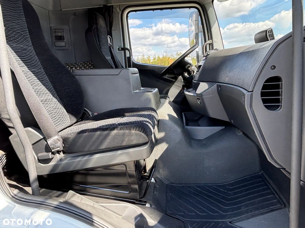 Mercedes-Benz ATEGO 1227 kontener z windą ,  kabina sypialna , webasto, klimatyzacja, niski przebieg , bezwypadkowy. (nie 1224, 1230) - 12