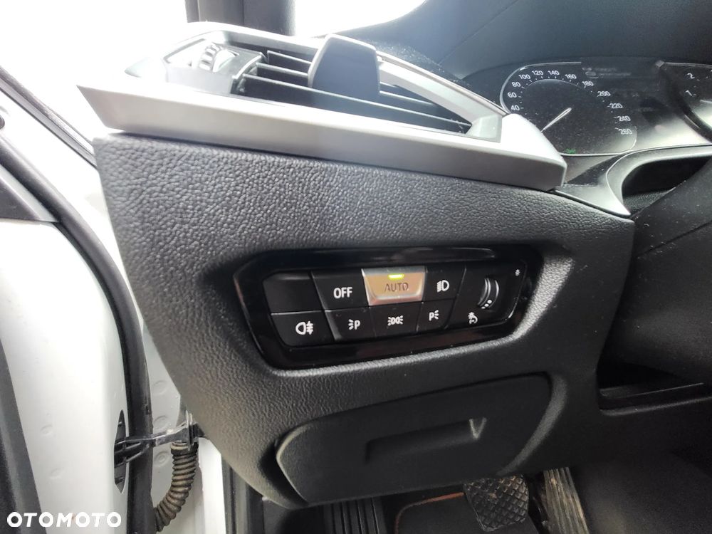 BMW Seria 3 318d Sport Line - 25