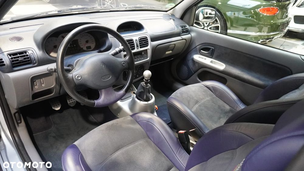 Renault Clio 3.0 V6 Sport - 6