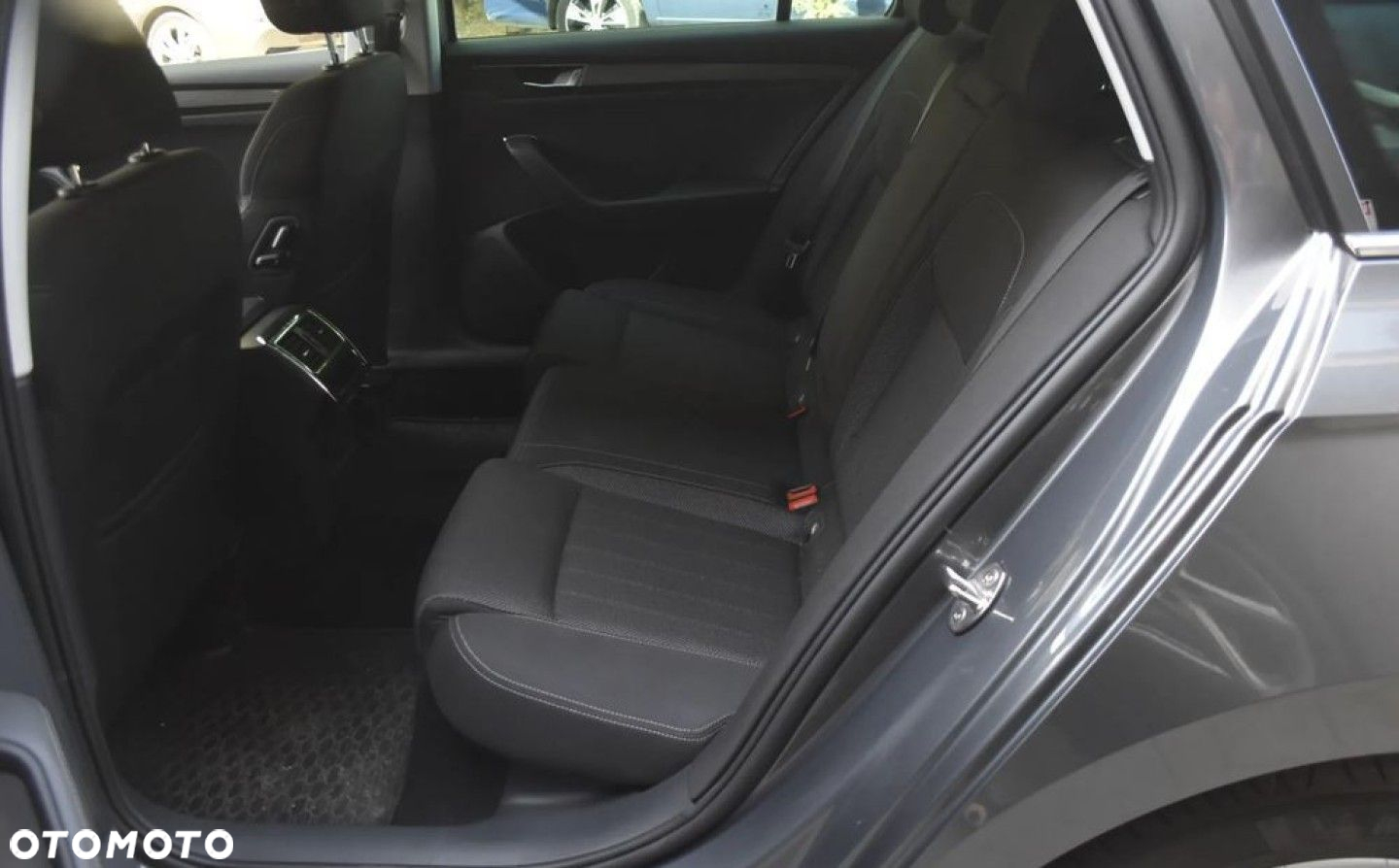 Skoda Superb 2.0 TDI DSG Style - 9