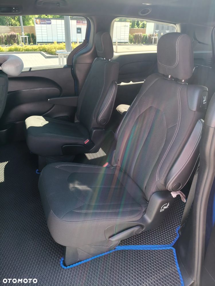 Chrysler Pacifica - 11