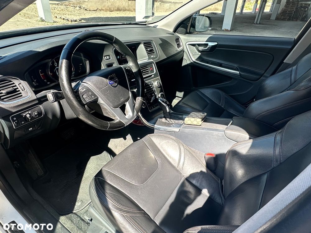 Volvo V60 Cross Country - 10