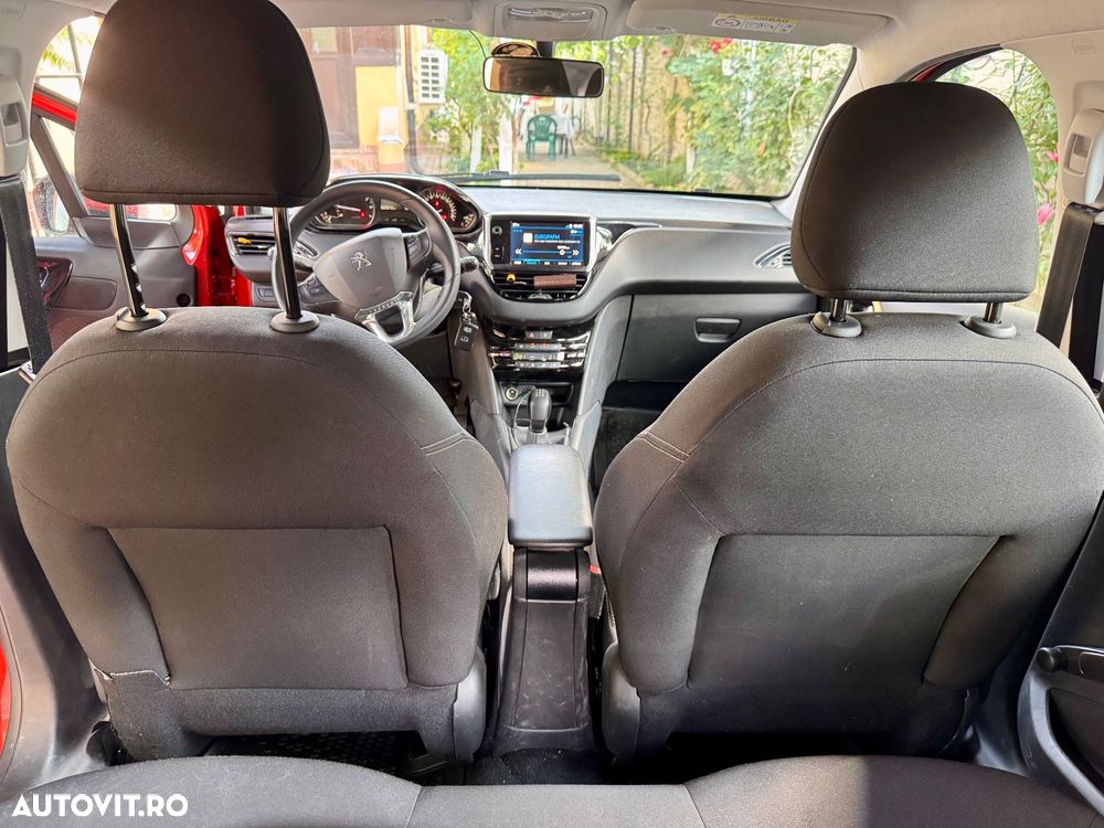 Peugeot 208 1.2 L PureTech Active - 12