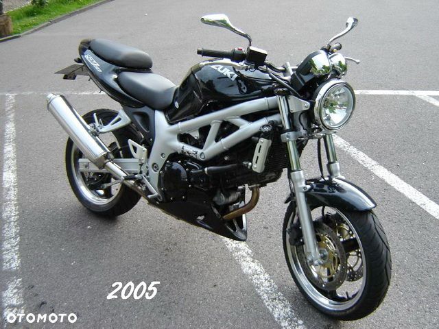 SUZUKI SV 650 owiewka osłona boczek zbiornik silnik zawieszenie set podnóżek swap siedzenie chłodnica regulator moduł przełącznik przekaźnik licznik wiązka tłumik czasza wypełnienie licznik gaźnik silnik stelaż moduł - 1
