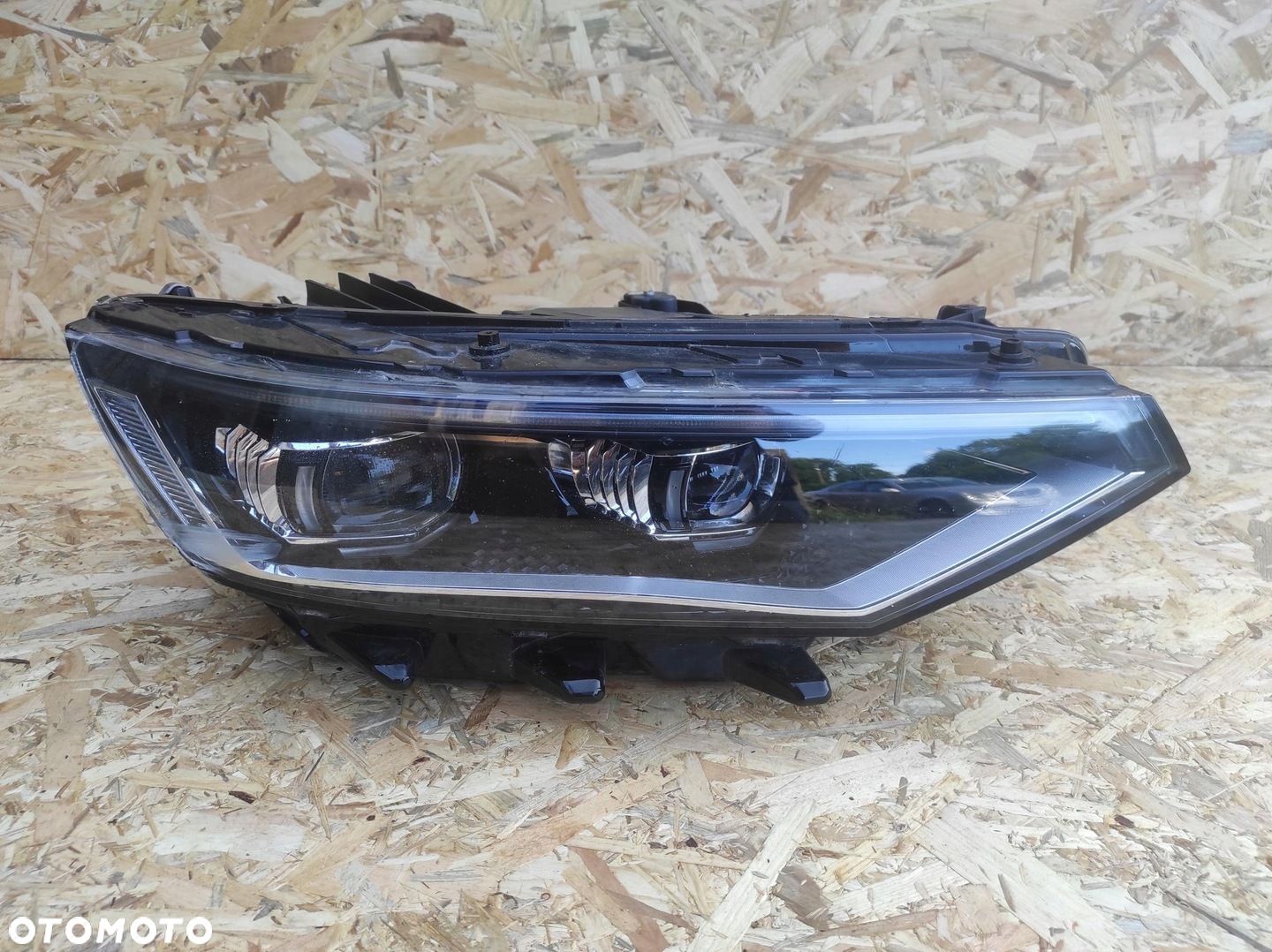 LAMPA PRAWA PRZÓD VW PASSAT B8 FULL LED - 1
