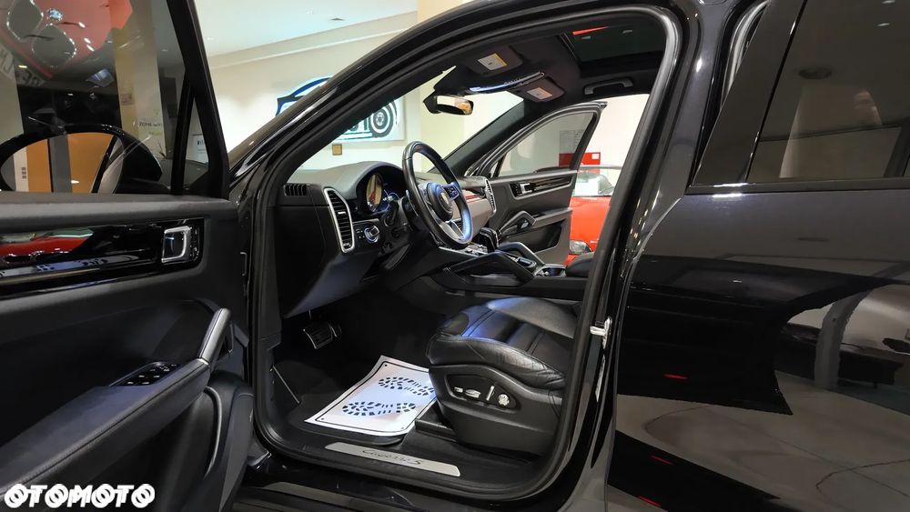 Porsche Cayenne S - 22